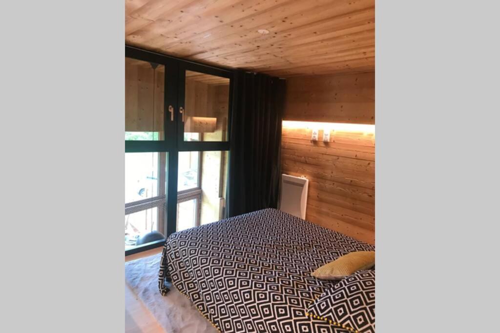 Bel Neuf Equipe Au Pied Des Pistes Du Honheck